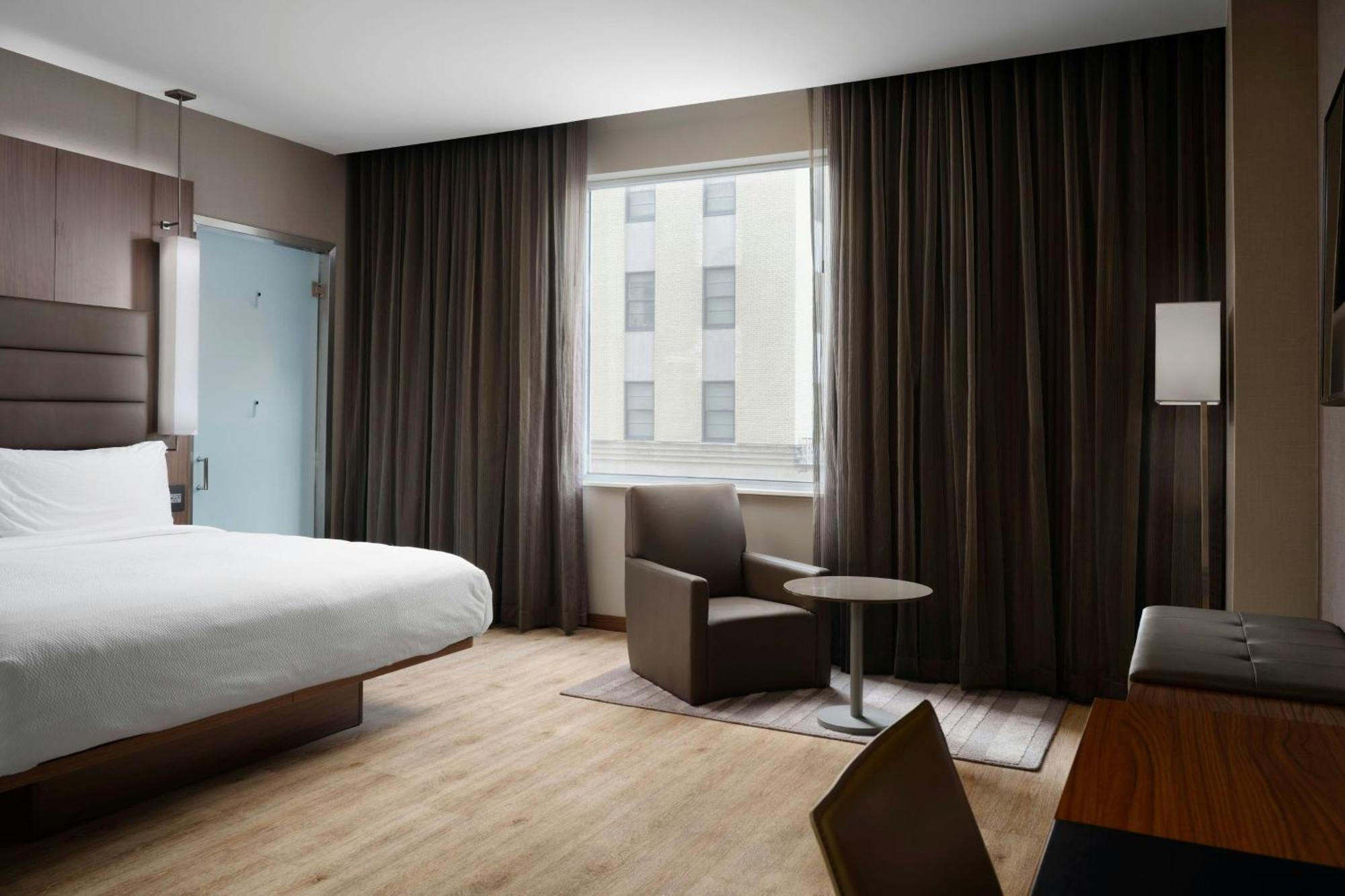 Ac Hotel By Marriott Dallas Downtown Exterior photo